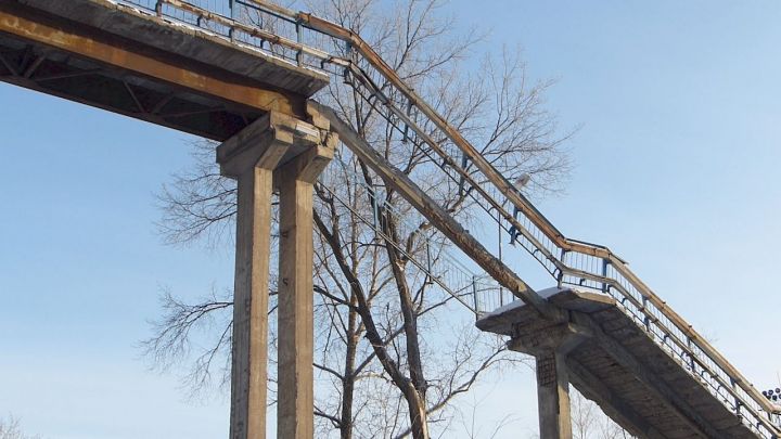 Мостовой переход к заводу им. Горького нуждается  в капитальном ремонте
