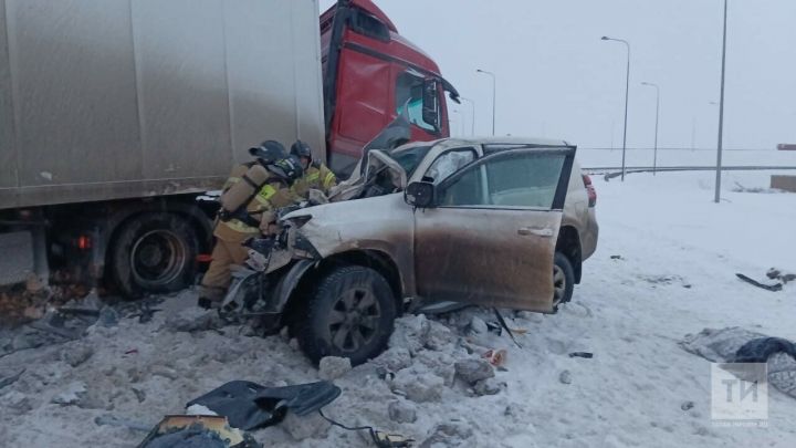 На трассе М7 вблизи деревни Исаково в страшной аварии с фурой погибли два человека