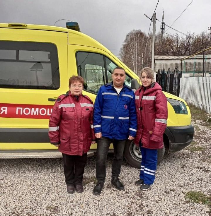Восьмого за восемь минут: в Татарстане женщина родила ребенка в машине скорой