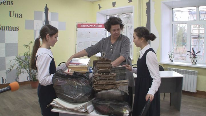 «Бумбатл»  шагает по Зеленодольску. Зеленодольские учебные учреждения приняли участие во всероссийской акции по сбору макулатуры