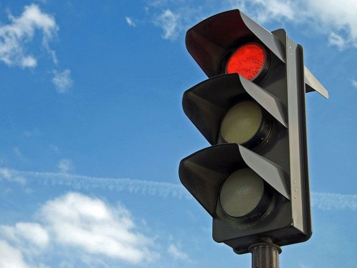 Почему нет светофоров для пешеходов на улицах Комарова, Королёва, Столичной, проспекте Строителей, а также в городе?