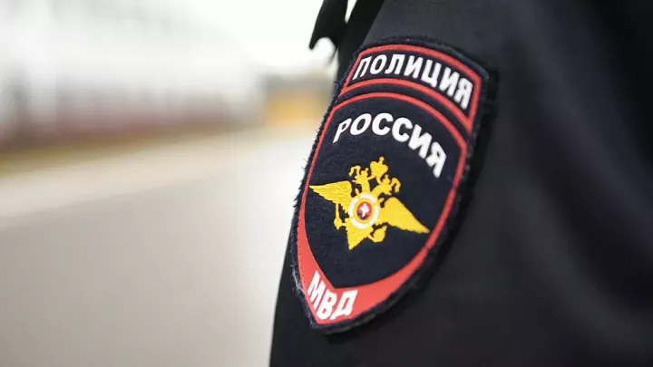 Отобрали телефон и семь тысяч рублей: в подъезде дома на ул.Фрунзе двое парней напали на 43-летнего мужчину