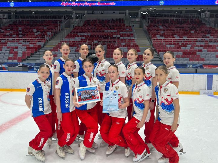 «Льдинка» в полёте. Зеленодольские спортсменки успешно выступают на российских соревнованиях и готовят сказку «Русалочка» на Новый год