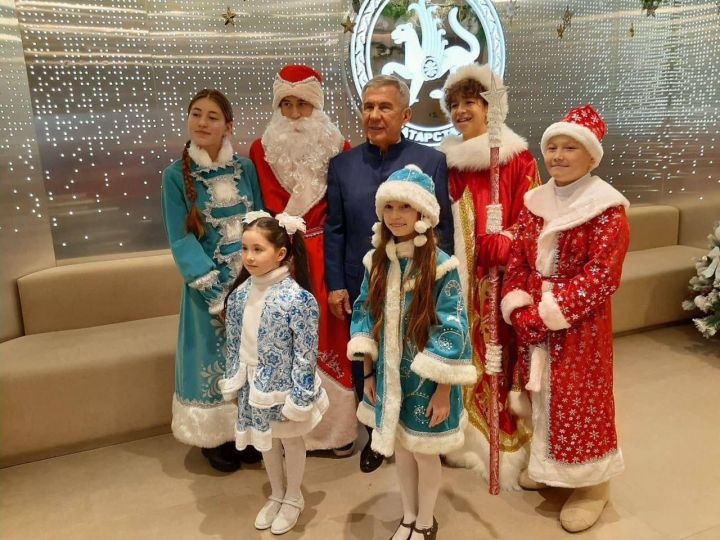 Юный житель поселка Осиново поздравил Раиса Татарстана с наступающим Новым годом