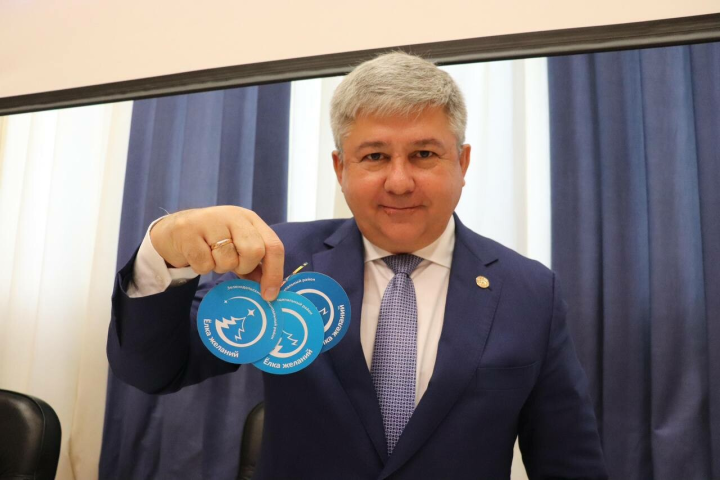 «Ёлка желаний». Руководители исполняют мечты малышей
