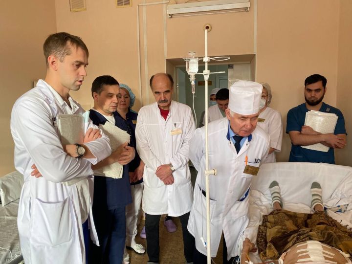 Заслуженные врачи РТ положительно оценили работу зеленодольских хирургов