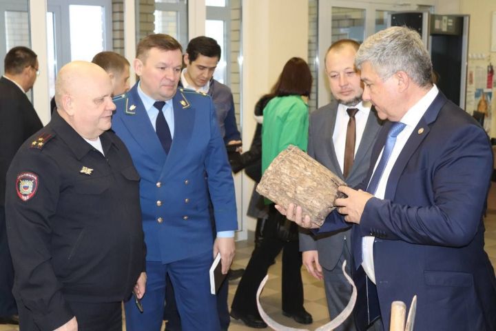 «Нужна новая школа и спортзал!» – просят жители Нижних Вязовых