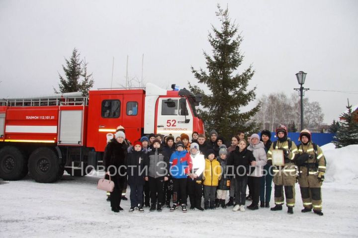 Музей пожарной охраны Зеленодольска принял воспитанников Нурлатского детского дома
