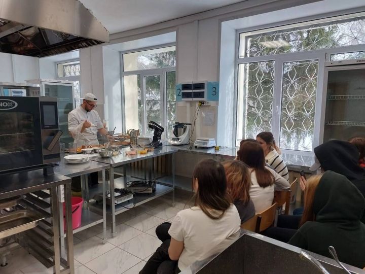 Вкусный мастер-класс прошёл в Зеленодольском механическом колледже