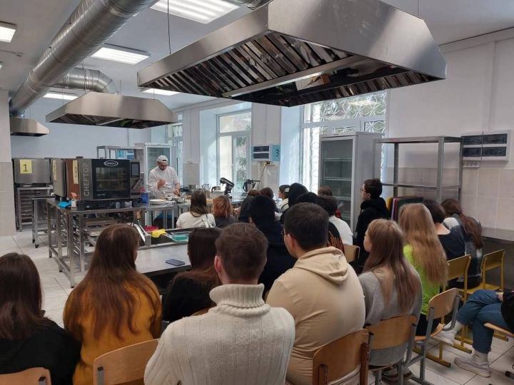 Вкусный мастер-класс прошёл в Зеленодольском механическом колледже