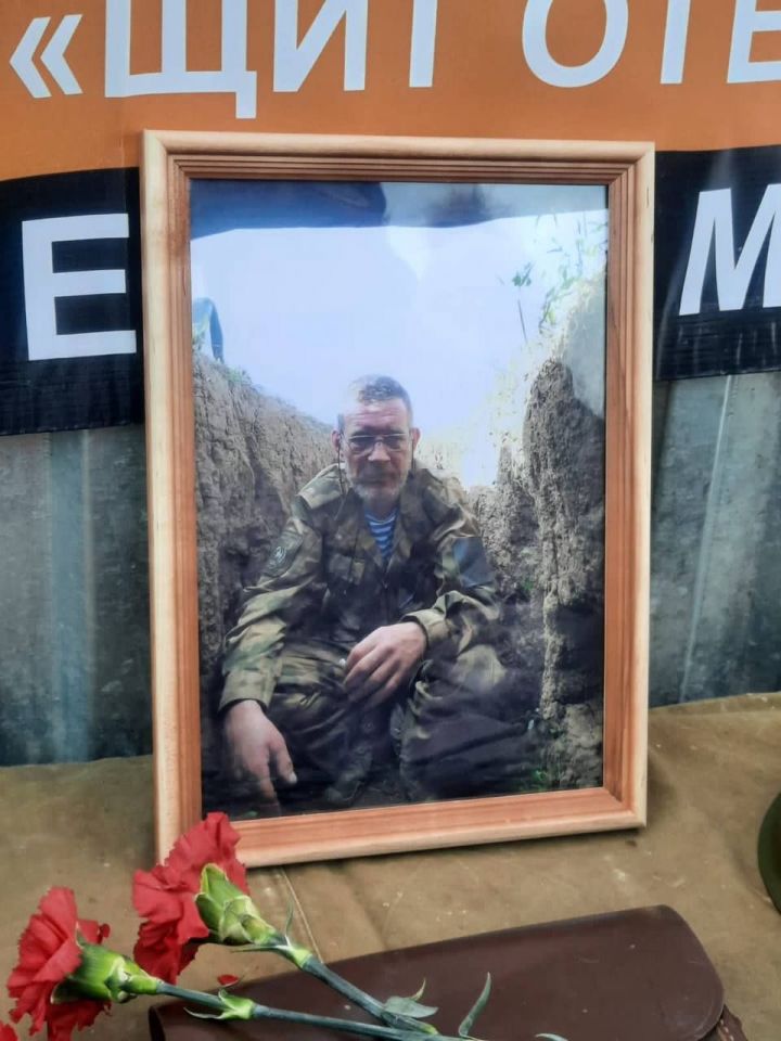 В Зеленодольском районе установили мемориальную доску на доме погибшего бойца СВО