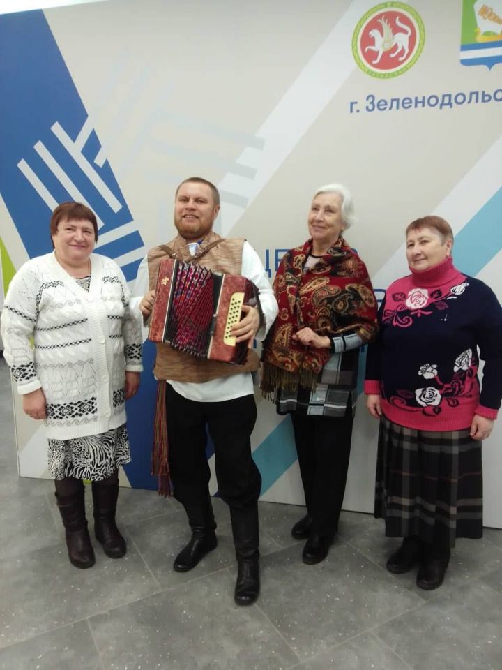 «Поем под гармонь»: Долгожданный концерт, организованный ИЦ «Зелёный Дол», стартовал в Центре культурного развития