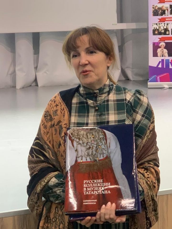 Уникальные издания - в подарок Русскому обществу Зеленодольска