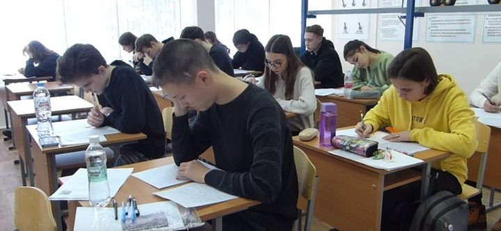 Будущие IT-специалисты проверили свои знания по математике в учебном центре «Ак Барс»