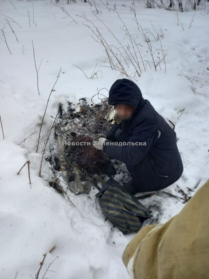 Под Зеленодольском мужчина в огороде сжигал на участке медные провода