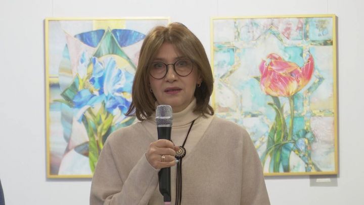 Выставка Дили Барышевой «Вместо тысячи слов…» открылась накануне 8 марта на одном из предприятий города