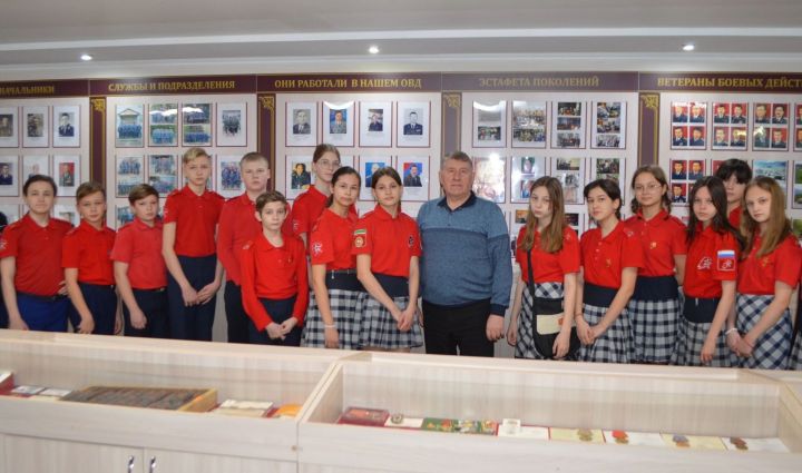 Зеленодольские юнармейцы встретились с полицейскими