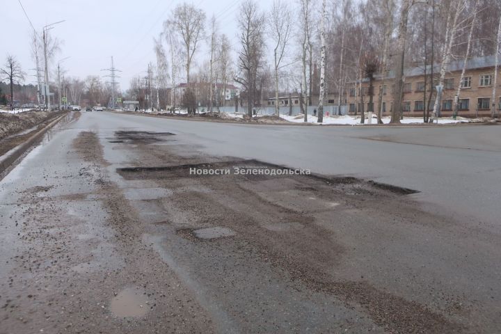 Стало известно, на каких улицах собираются отремонтировать дороги в текущем году в Зеленодольске