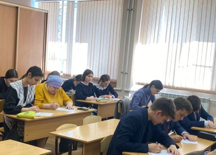 Зеленодольцы проверили свои знания в ежегодной акции «Тотальный диктант»