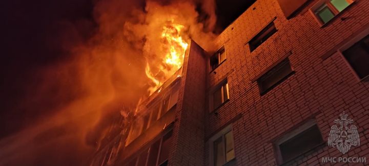 В Зеленодольске ночью на улице Степная сгорела квартира