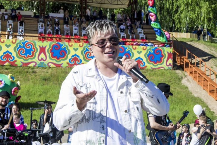 Элвин Грей повредил руку во время съемок клипа