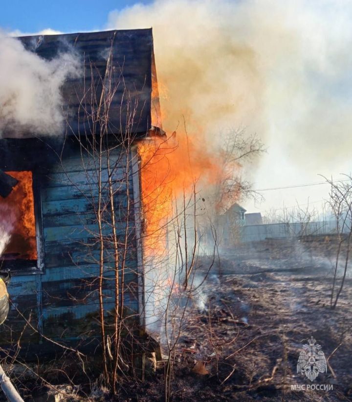 В посёлке Васильево сгорел садовый домик