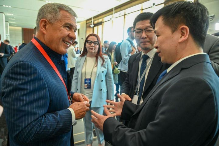 Рустам Минниханов в составе российской делегации принял участие в Российско-Китайском бизнес-форуме