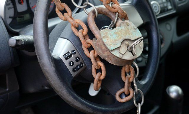 У жителей Зеленодольска за долги в размере 860 тысяч рублей арестовали машины