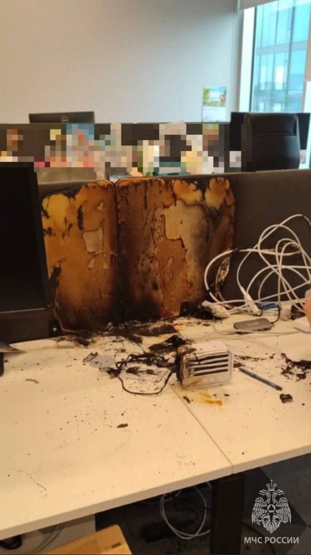 В одном столичном офисе загорелся лежащий на зарядке пауэрбанк