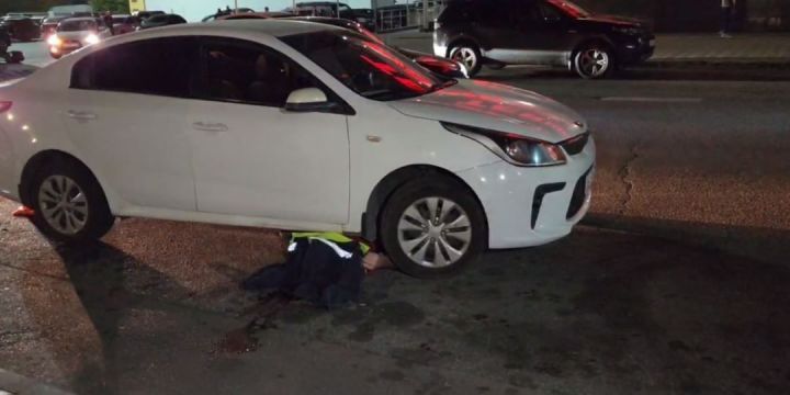 Мужчина погиб под колесами такси на парковке ж/д вокзала «Казань-2»