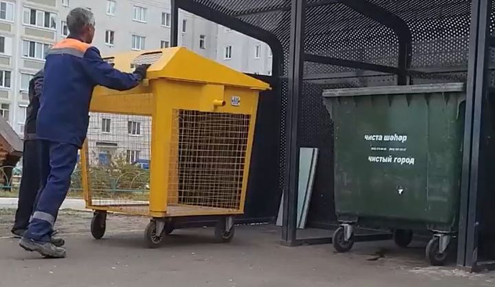 В Зеленодольске установили 10 желтых контейнеров-сеток для сортируемых отходов