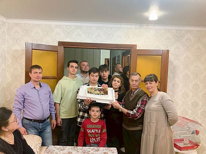 Спокойная жизнь не для него. Ринат Шарипов успел поработать шофером и ветеринарным врачом, пожить в Бухаре и Зеленодольске