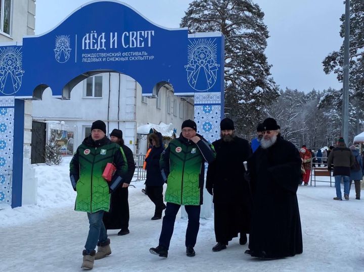 Митрополит Казанский и Татарстанский Кирилл и глава района Михаил Афанасьев посетили Раифу