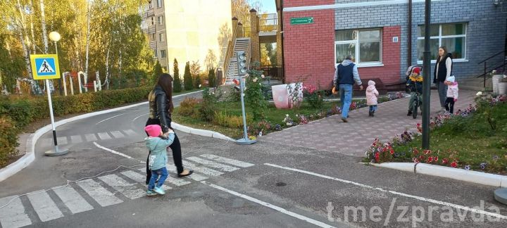 Юные инспекторы движения детского сада «Килэчэк» напомнили зеленодольцам о безопасности на дороге