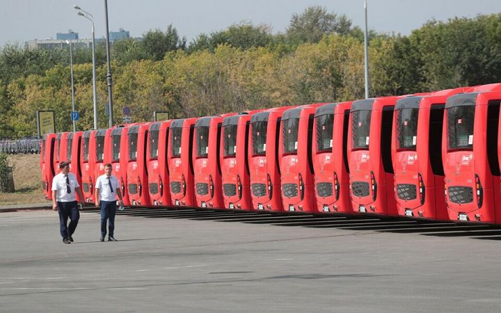 Раис Татарстана провел осмотр новых автобусов, прибывших в Казань