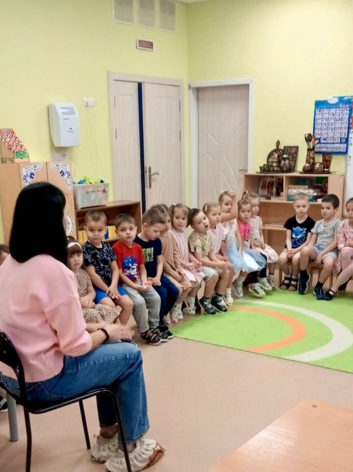 В Зеленодольском детском саду «Журавушка» дети поговорили с капитаном полиции в отставке