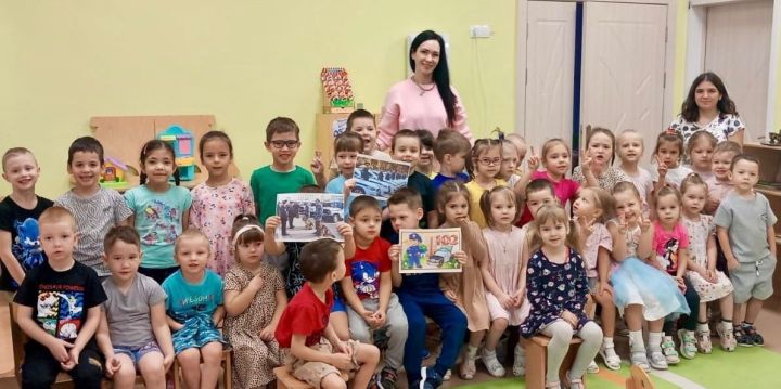 В Зеленодольском детском саду «Журавушка» дети поговорили с капитаном полиции в отставке