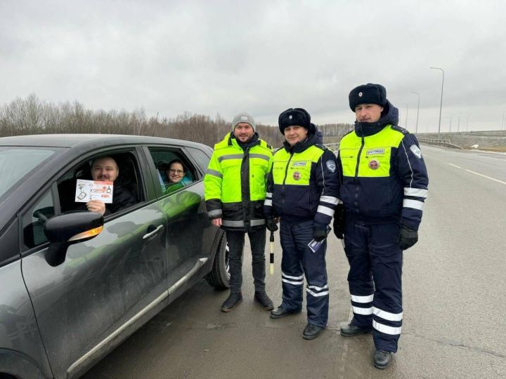 Сотрудники ГИБДД и «Волго-Вятскуправтодора» напомнили автомобилистам Татарстана о важности соблюдения ПДД
