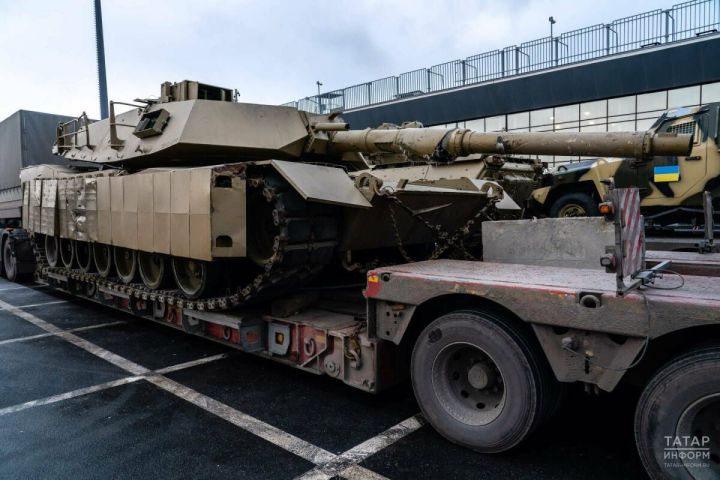 Татарстанские спикеры отметили важность выставки трофейной техники «Сила V правде — гордость и победа»