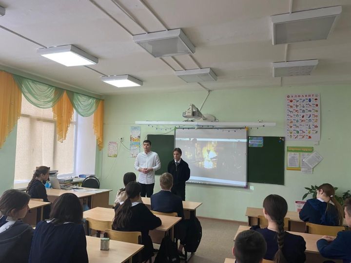 Студенты-судостроители рассказали о жизни колледжа школьникам