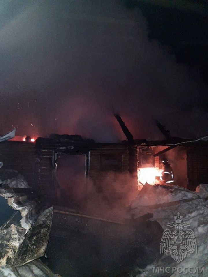 В поселке Осиново Зеленодольского района сгорели надворные постройки
