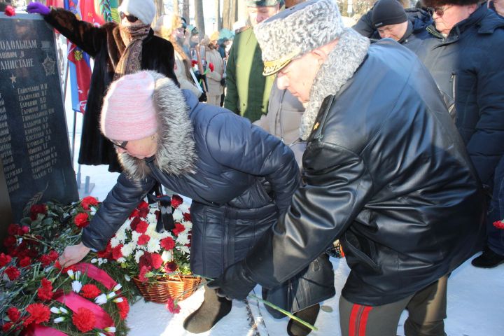 В Парке Победы на митинге почтили память зеленодольских воинов-интернационалистов