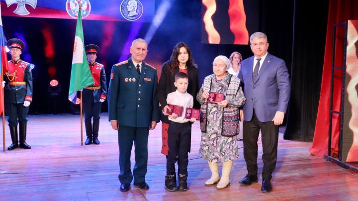В Зеленодольске семьям бойцов, погибших на СВО, вручили Орден Мужества
