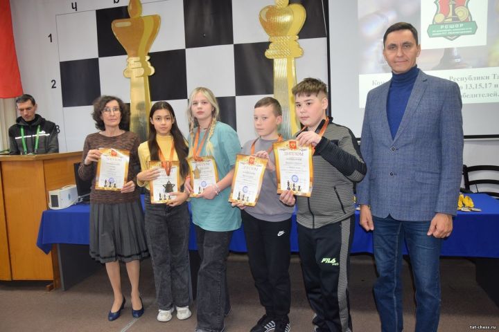 Сборные команды зеленодольской спортшколы №5 «Дельфин» завоевали призовые места в Первенстве РТ по быстрым шахматам