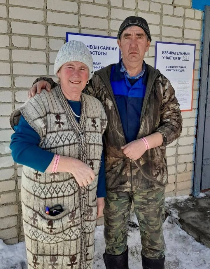 Марафон «Всей семьей на выборы» продолжает семья Бикмуллиных из села Русское Азелеево Зеленодольского района