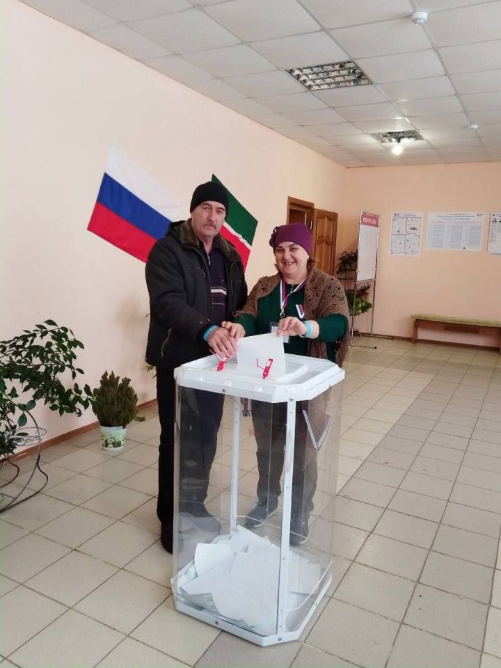Флюда Гардисламова и её супруг стали обладателями первой Lada Vesta среди проголосовавших на выборах в Татарстане
