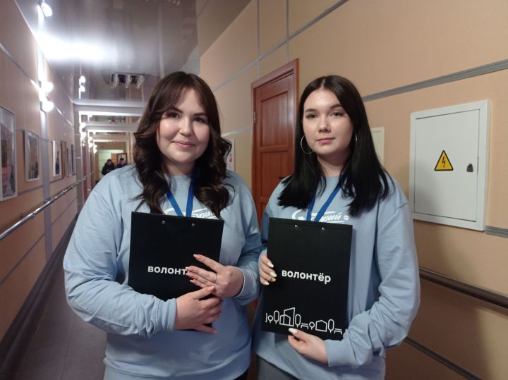 Зеленодольские волонтеры помогают жителям на Всероссийском голосовании за объекты благоустройства