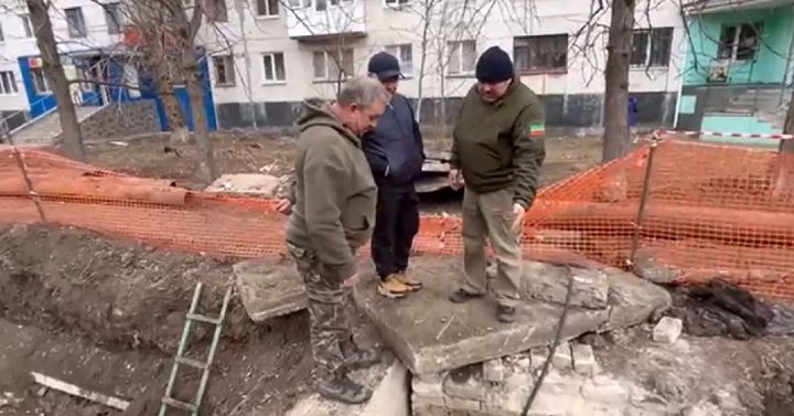 Сотрудники Зеленодольского водоканала продолжают восстанавливать тепло в домах Лисичанска