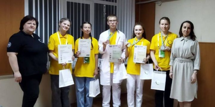 Зеленодольские девчата победительницы чемпионата «Профессионалы» в компетенции «Лечебная деятельность»