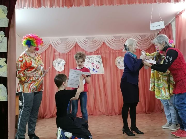 В Зеленодольском обществе глухих отметили Первоапрельский праздник смеха